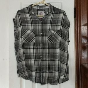 Plaid sleeveless button cup